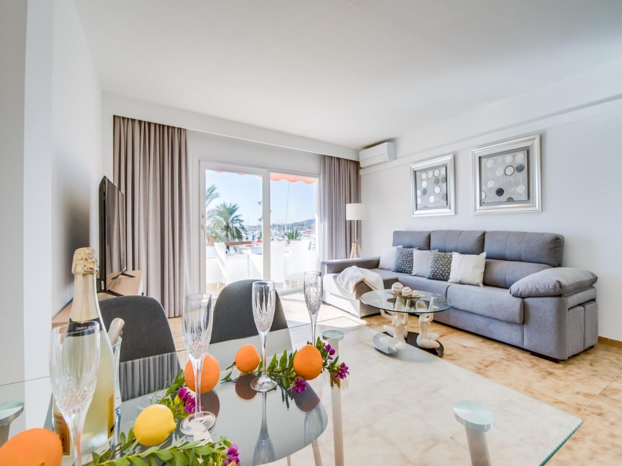 Apartment For 4, With Sea Views *